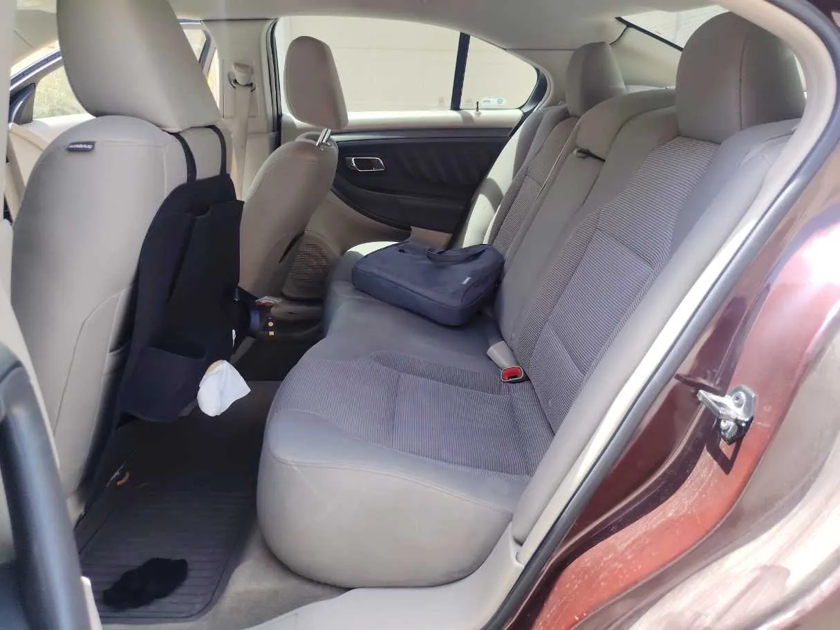 Car image 13
