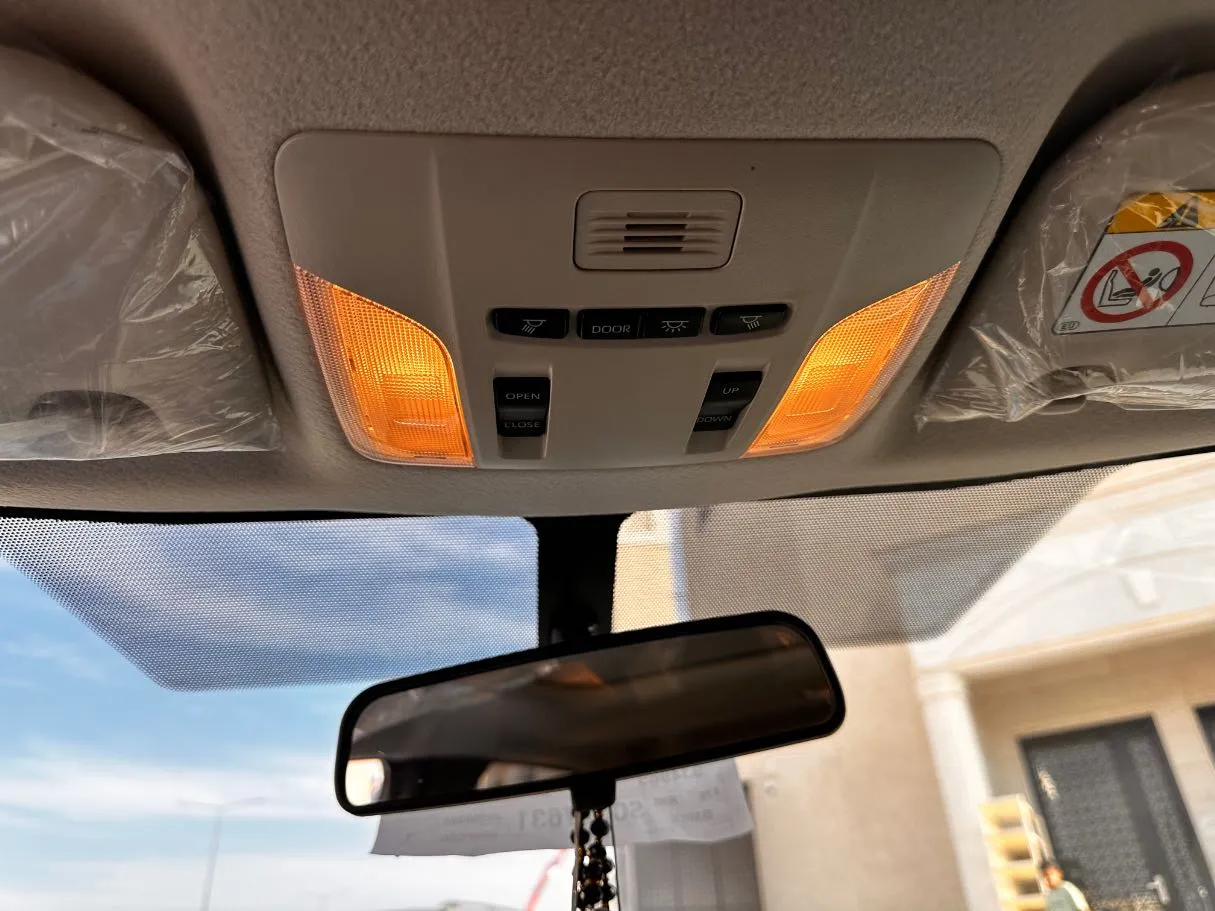 Car image 24