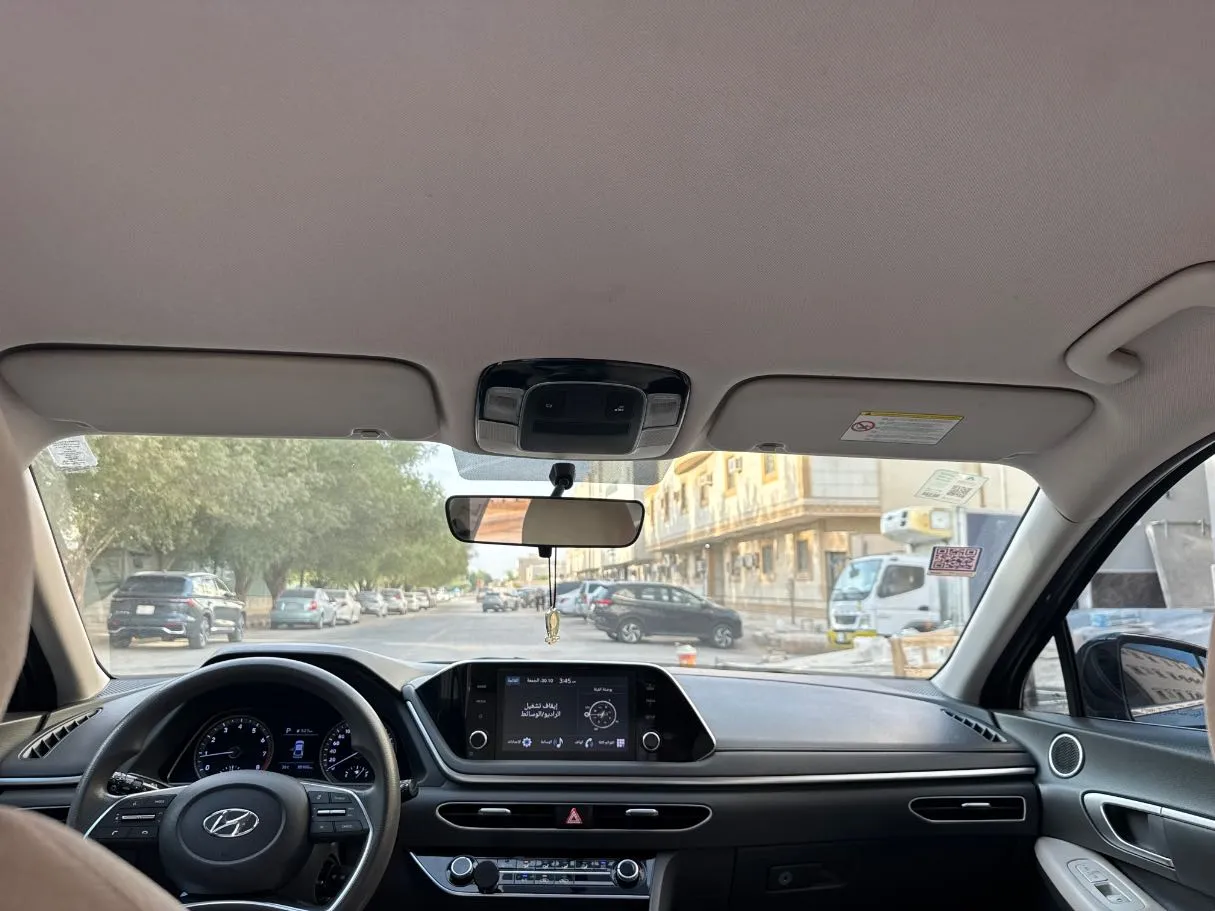 Car image 14