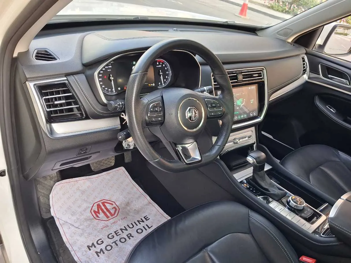 Car image 11
