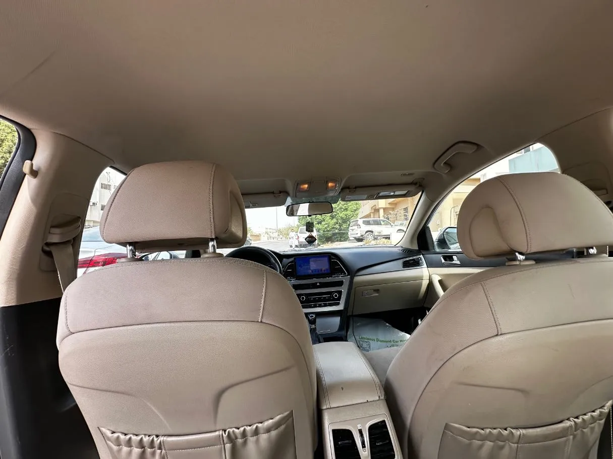 Car image 16