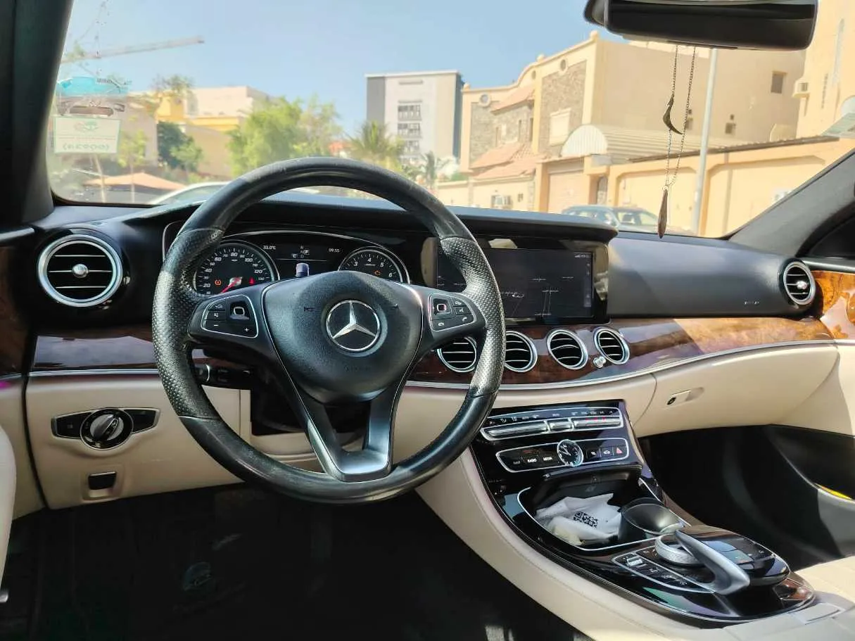 Car image 28