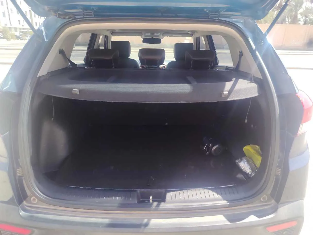 Car image 26