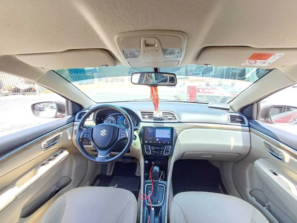 Car image 17