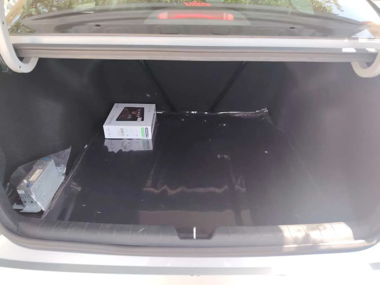 Car image 25