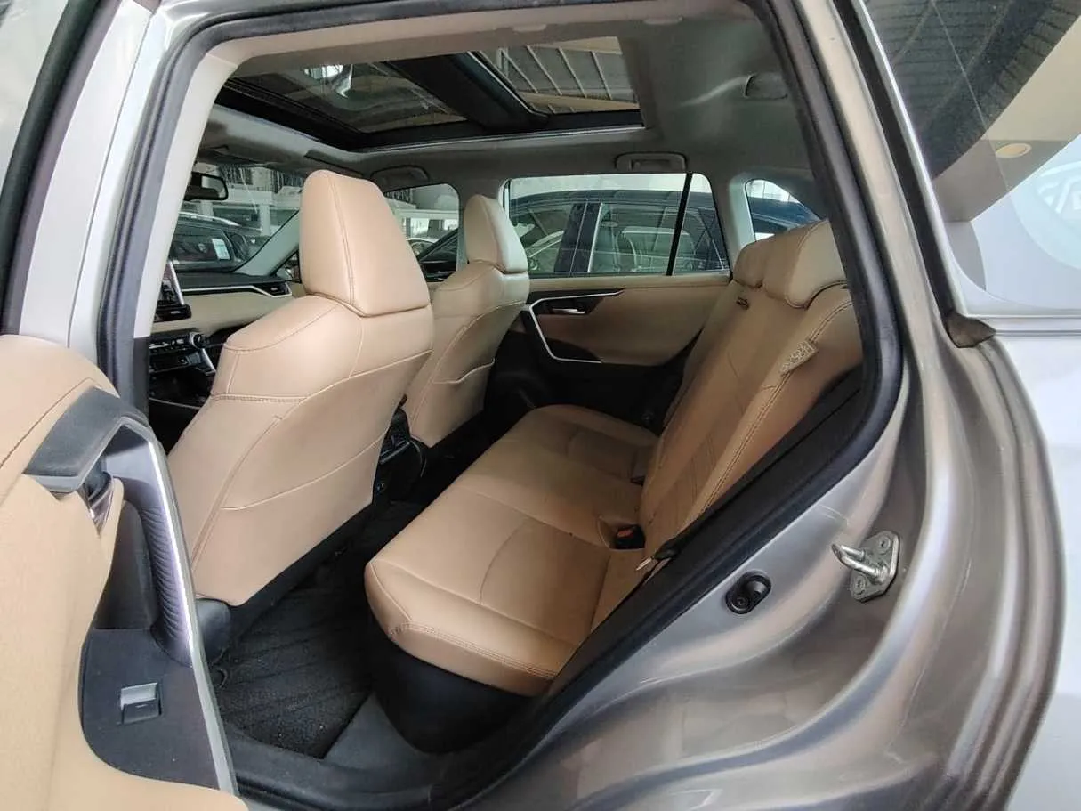 Car image 22