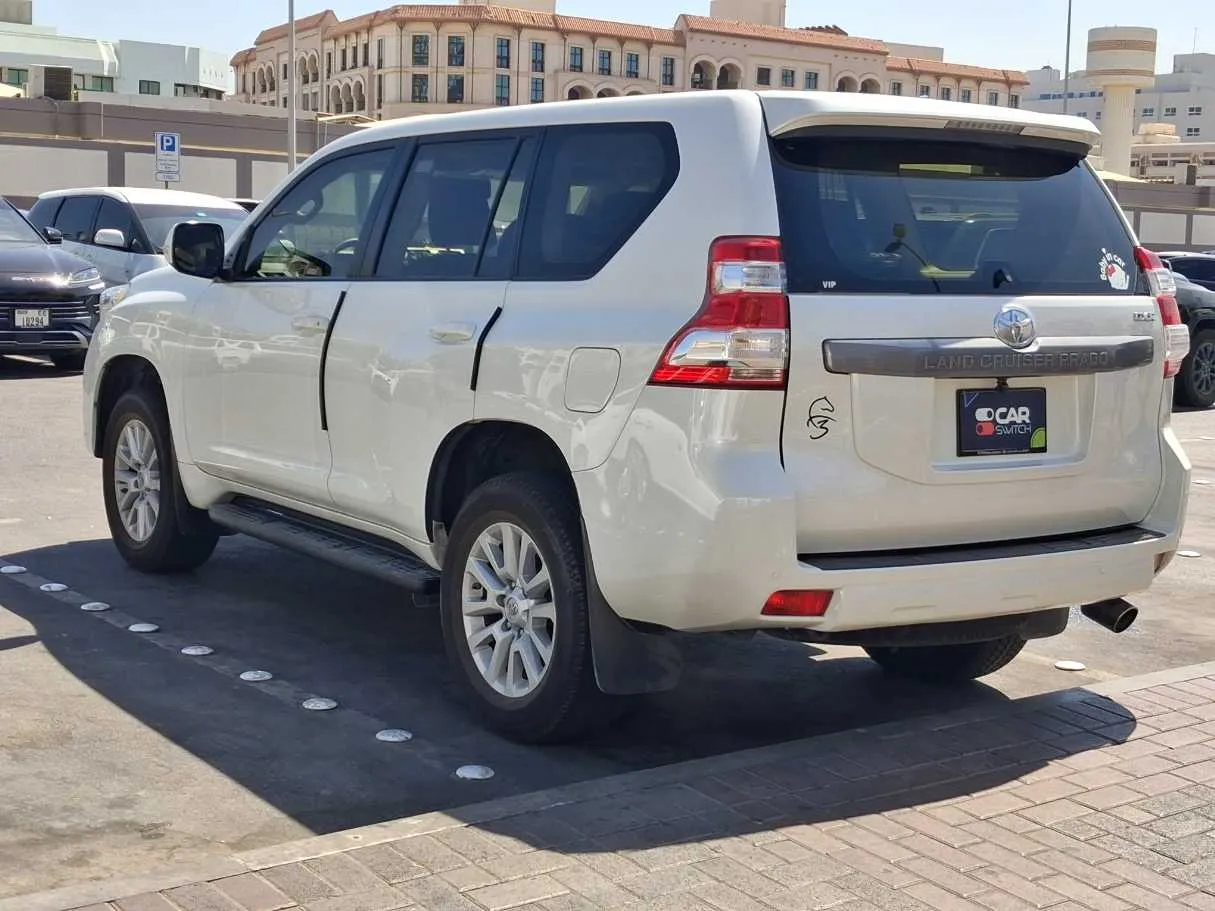 Car image 5