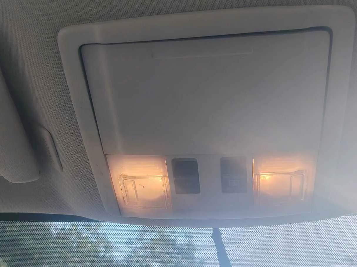 Car image 30