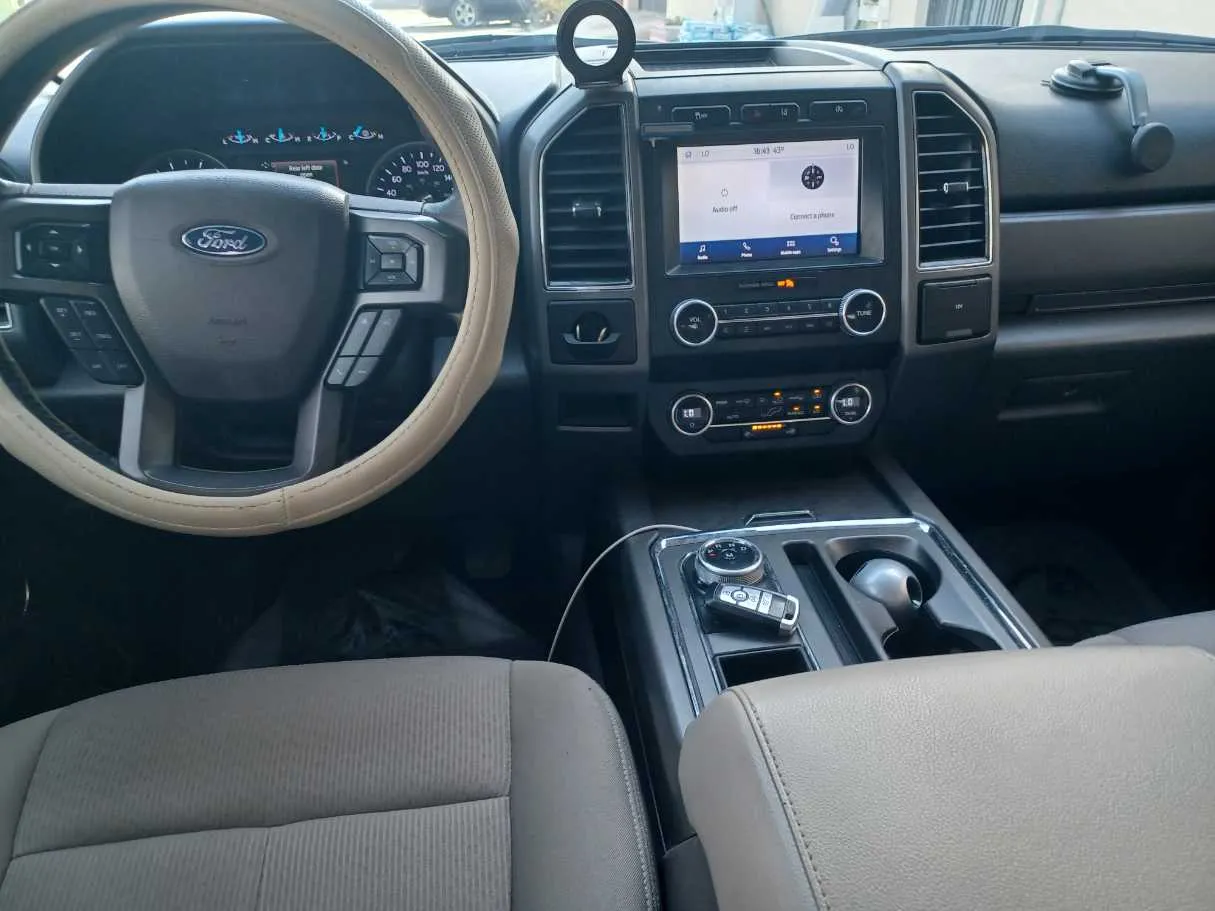 Car image 16