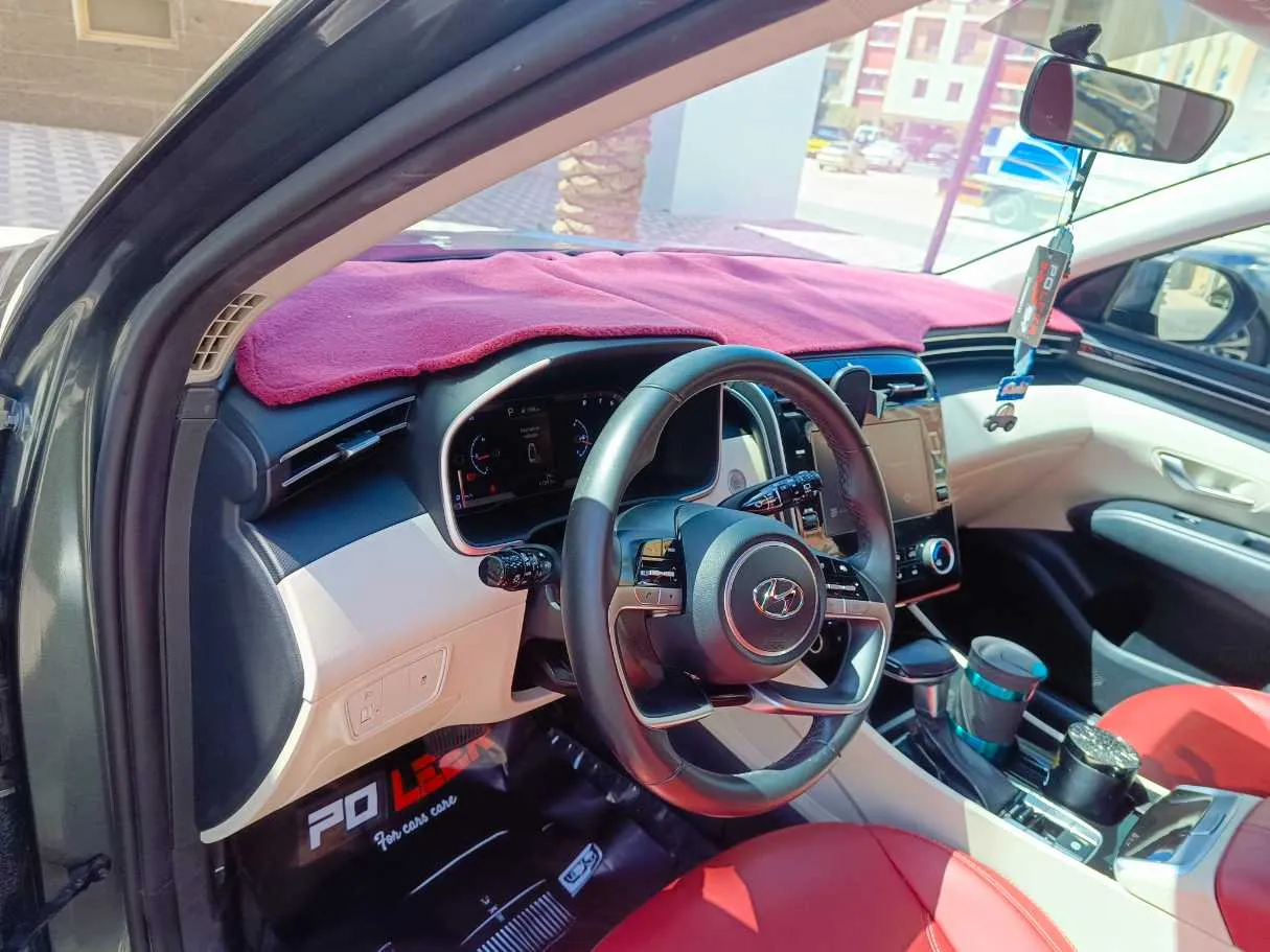 Car image 13