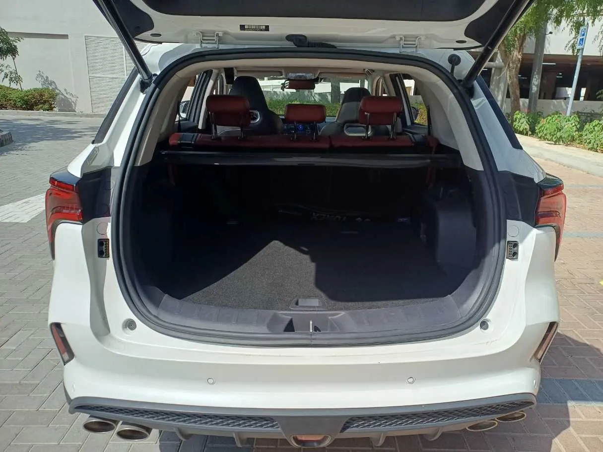 Car image 20