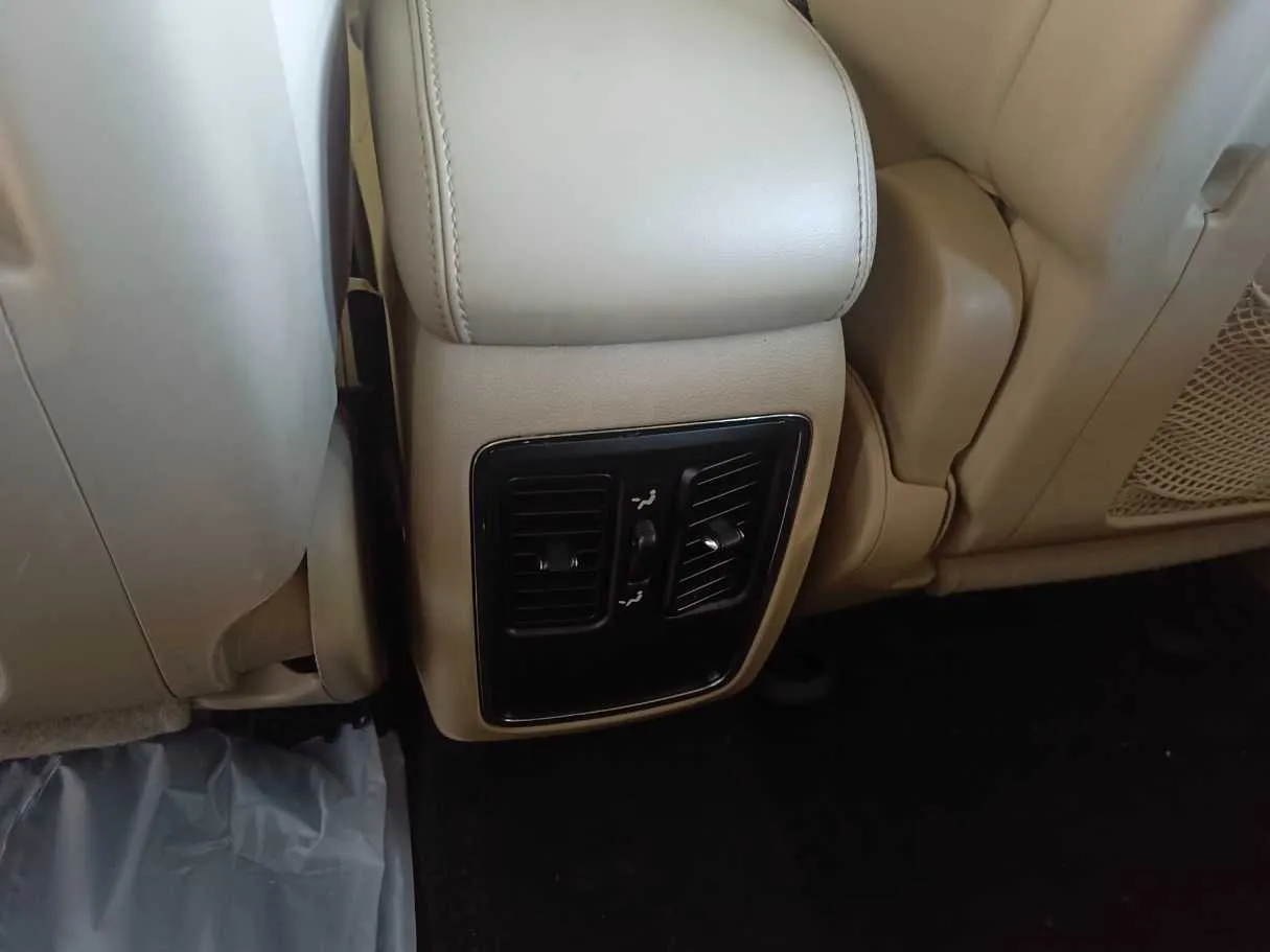 Car image 28