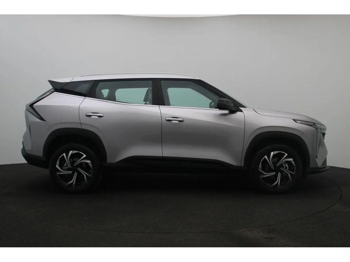 Car image 13