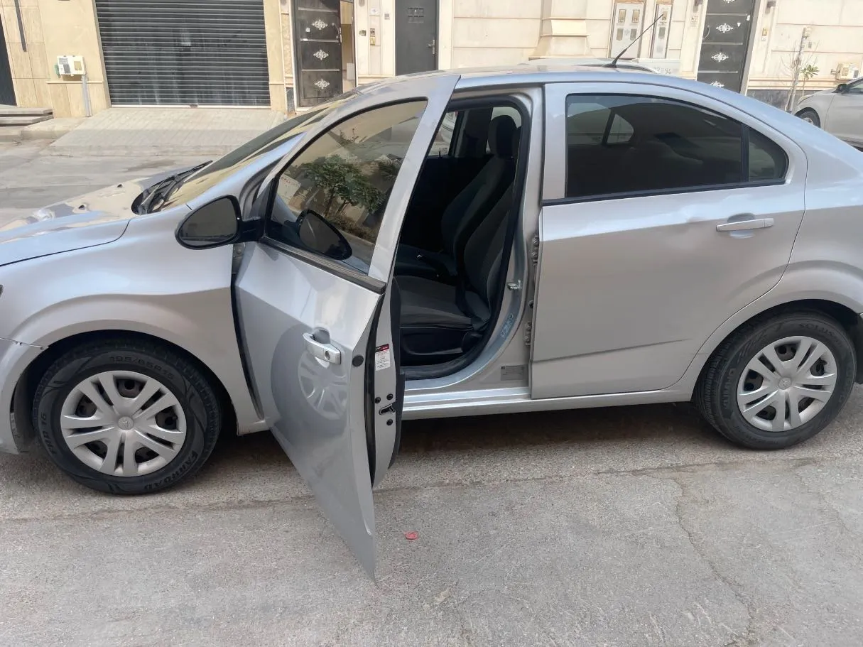 Car image 13