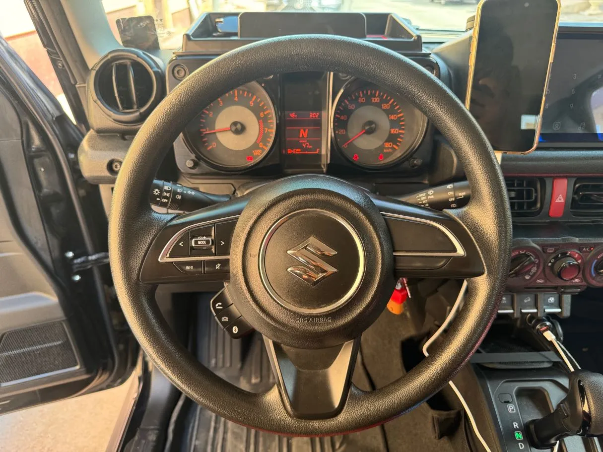 Car image 14