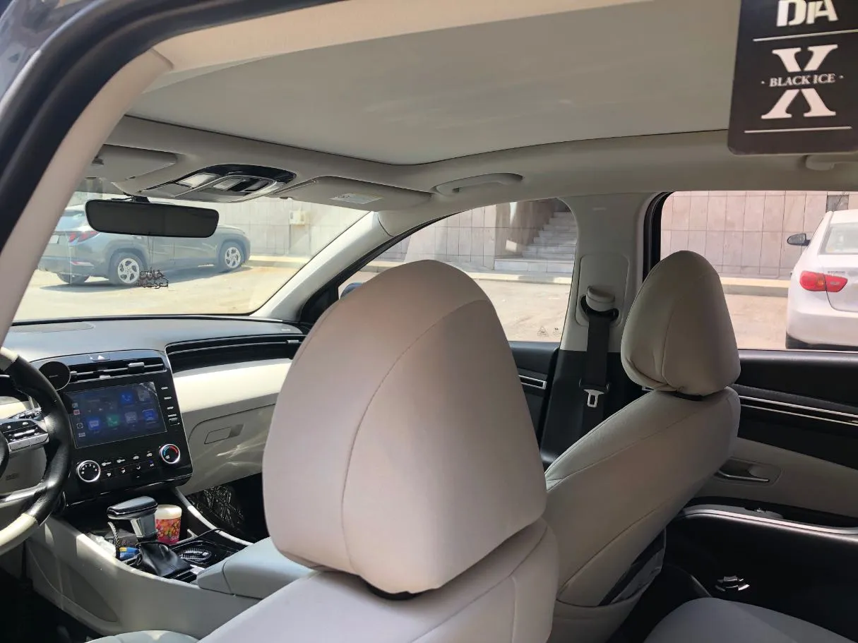 Car image 15