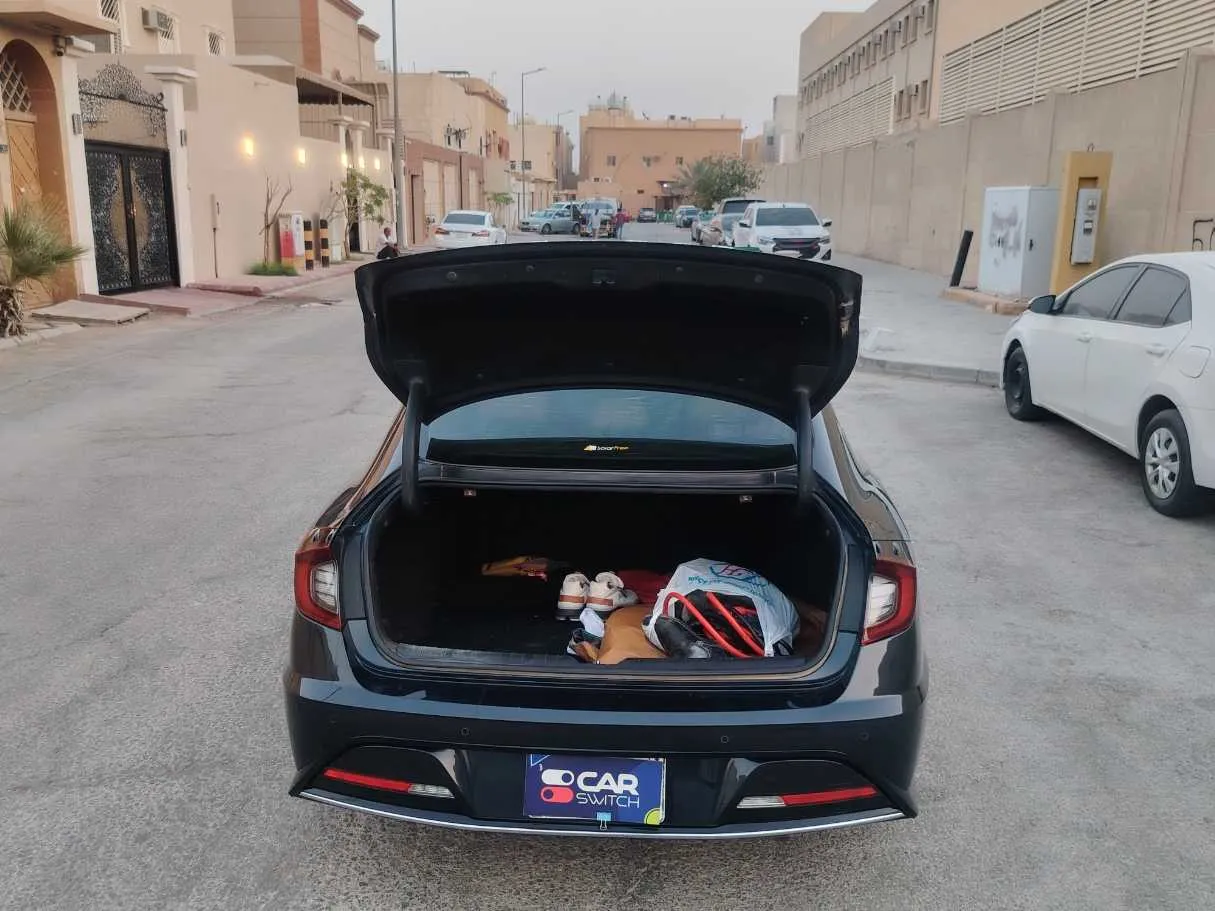 Car image 21