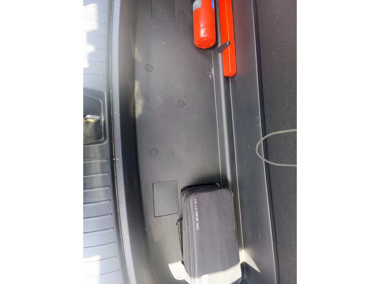 Car image 37