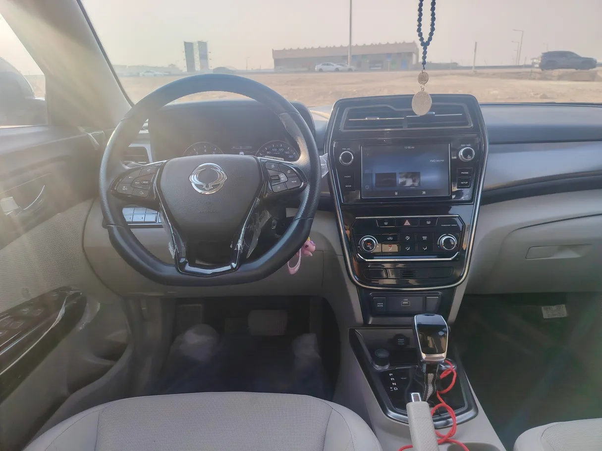 Car image 19