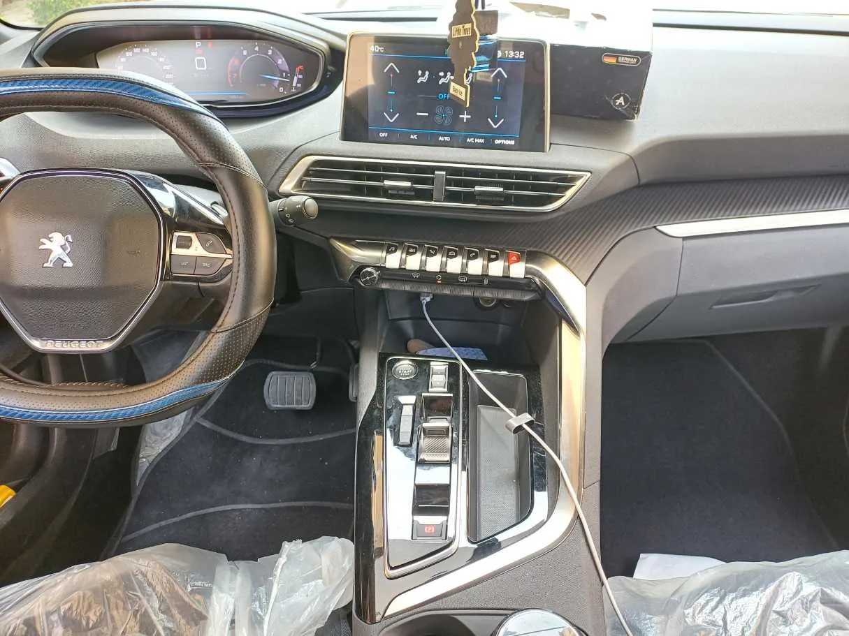 Car image 15