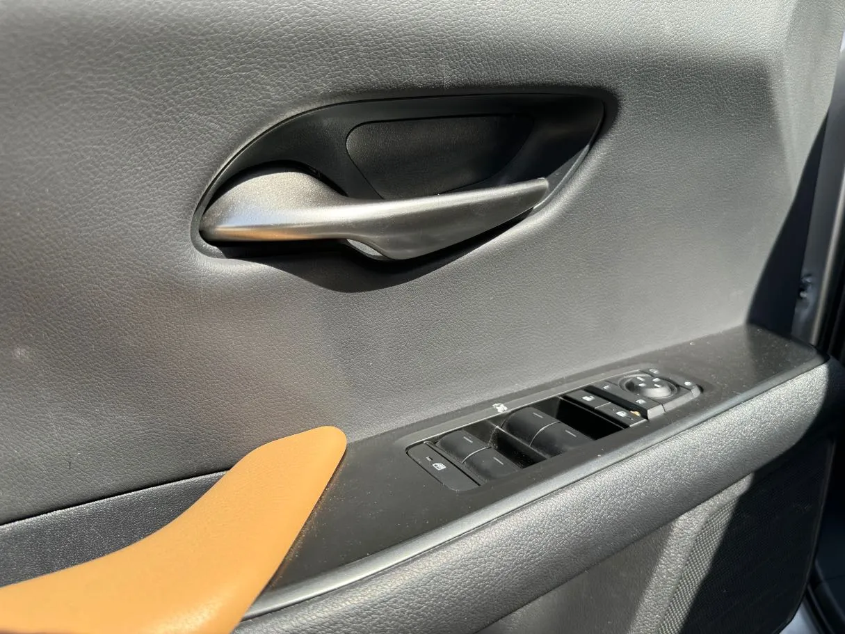 Car image 27
