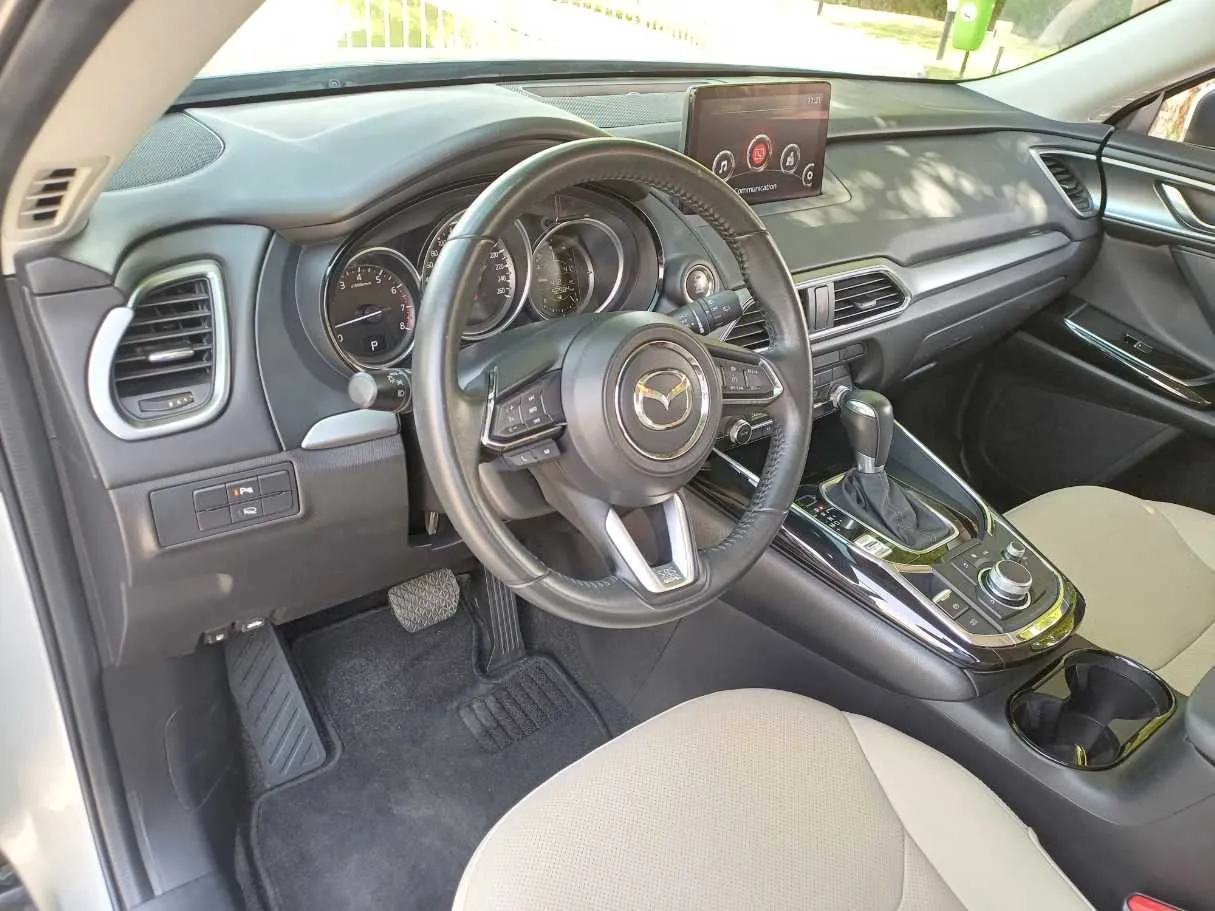 Car image 11