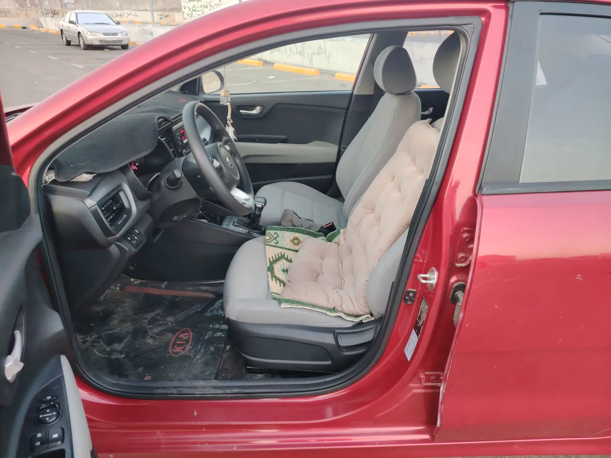 Car image 12