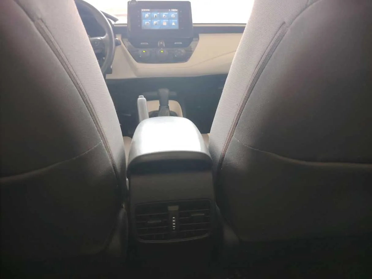 Car image 25