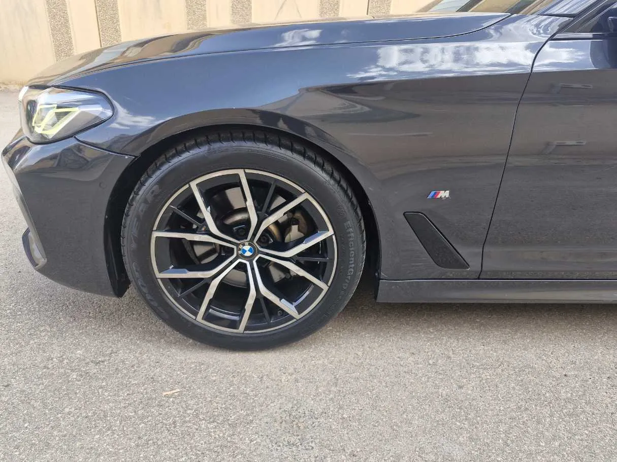 Car image 9