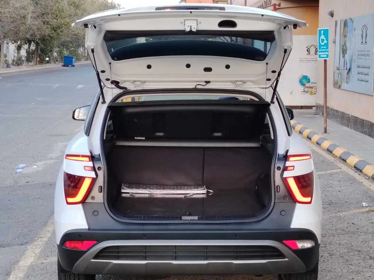 Car image 28