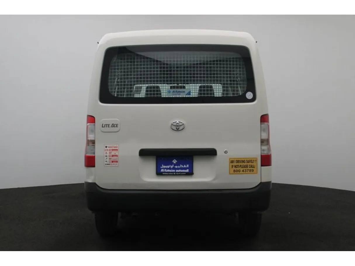 Car image 12