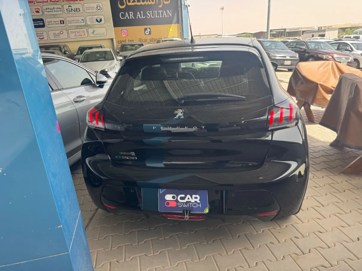 Car image 5