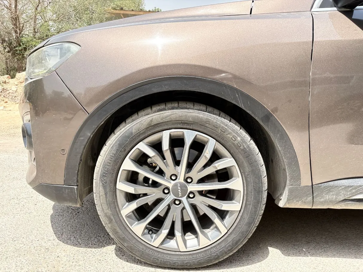Car image 9