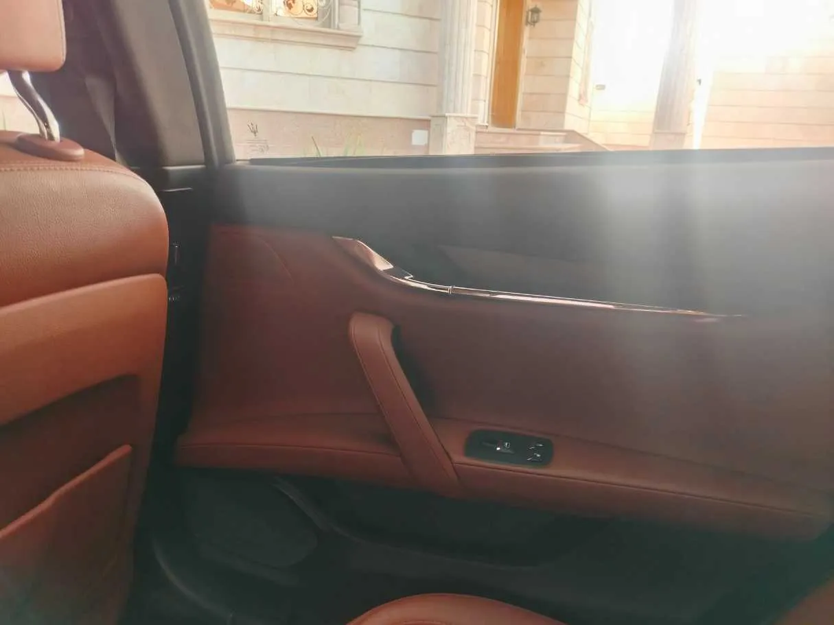 Car image 37