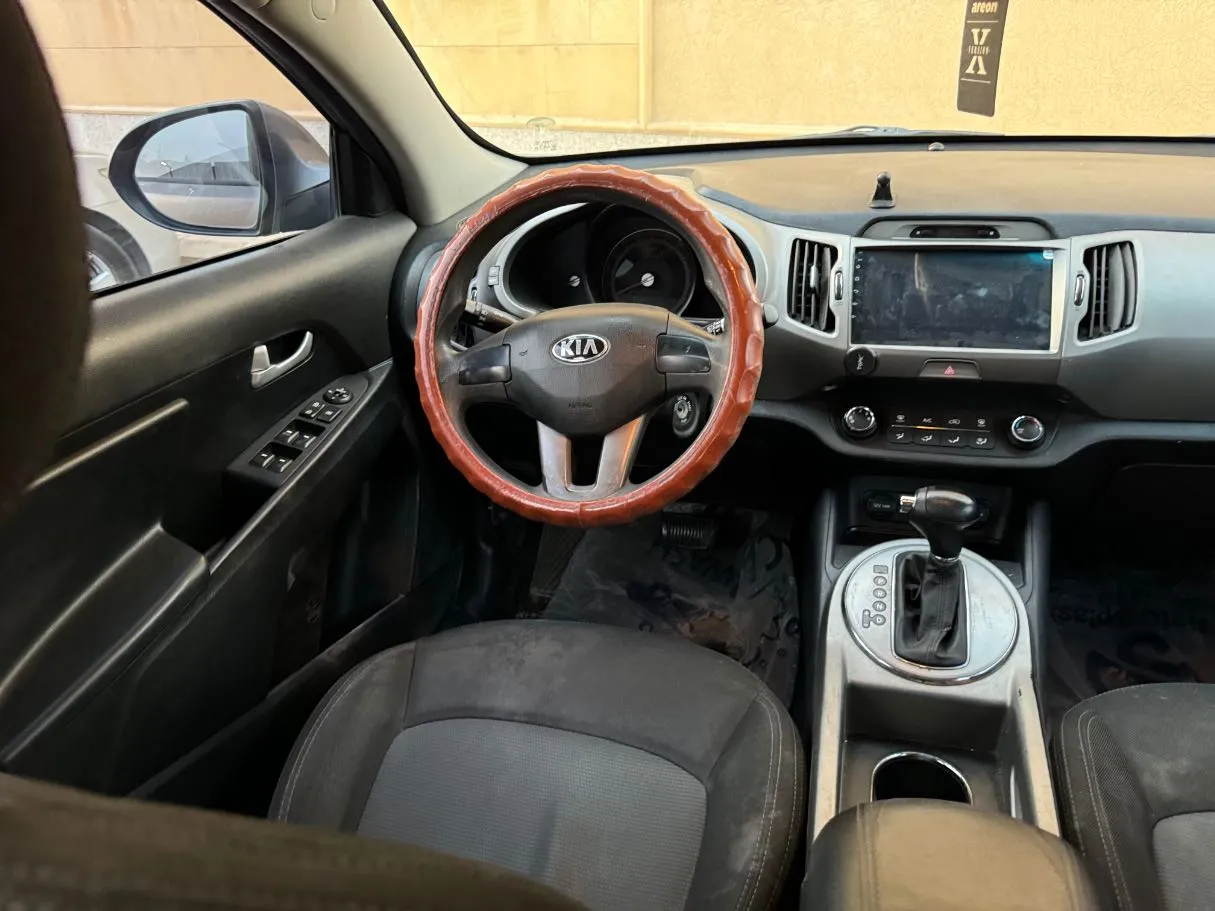 Car image 15