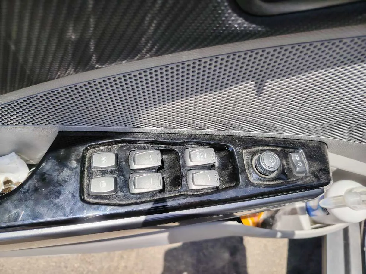 Car image 36