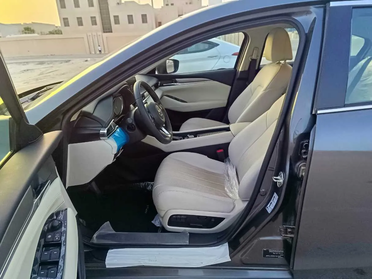 Car image 16