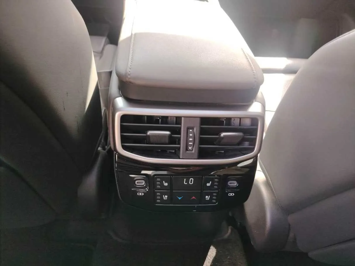 Car image 36