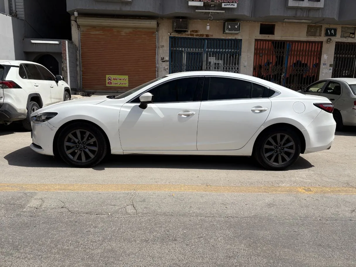 Car image 8