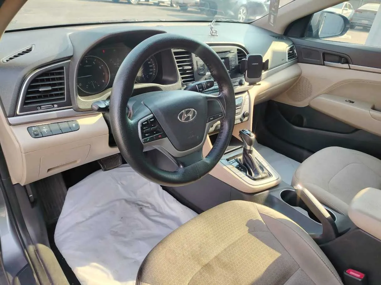 Car image 13