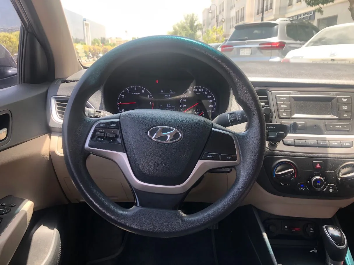 Car image 18