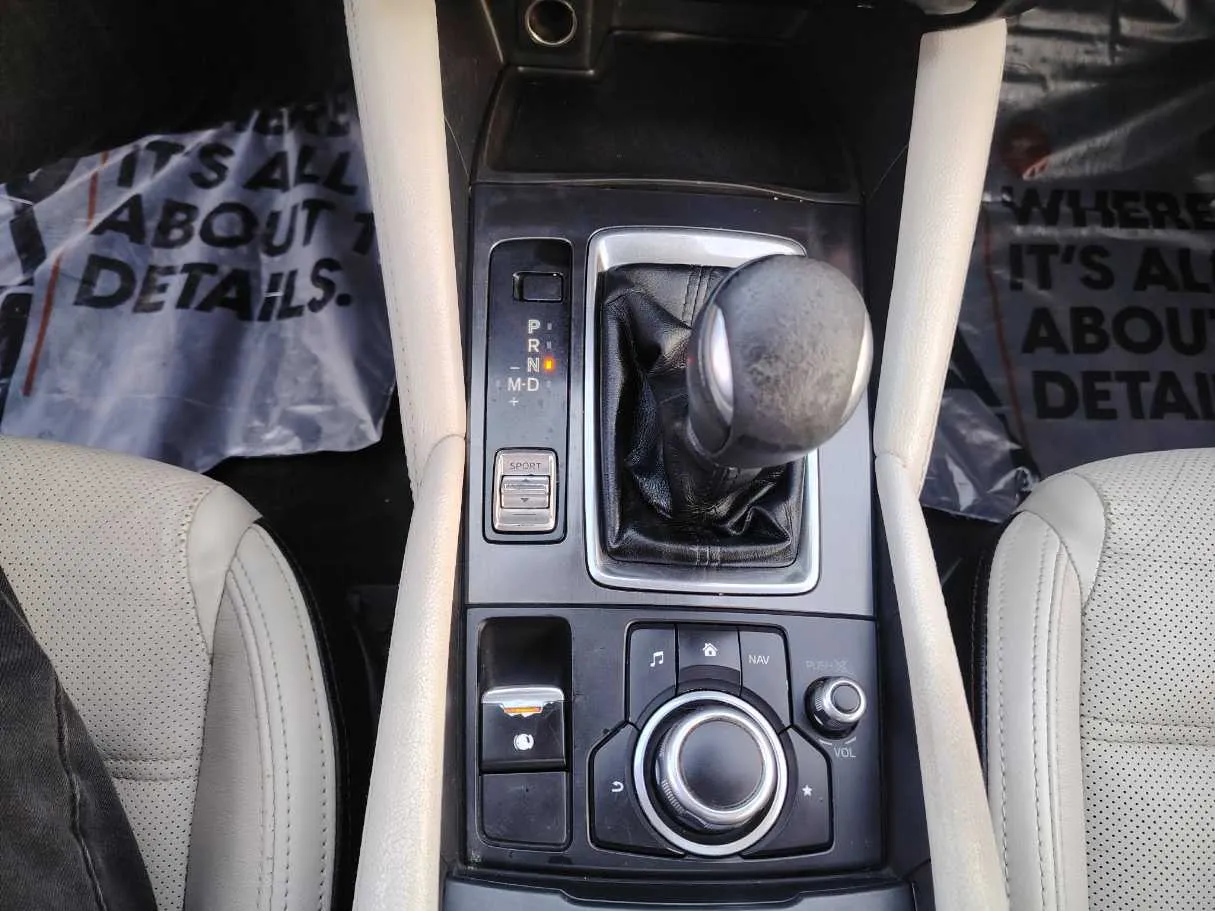 Car image 26