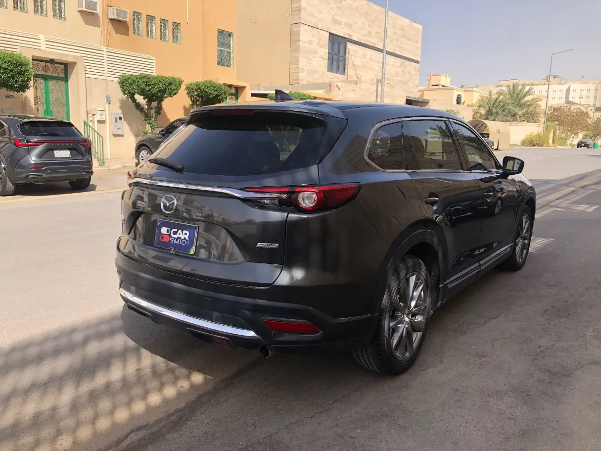 Car image 5