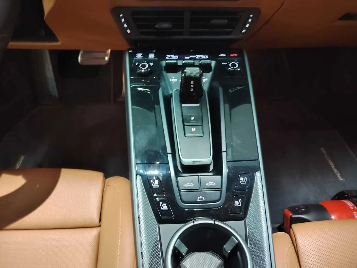 Car image 23