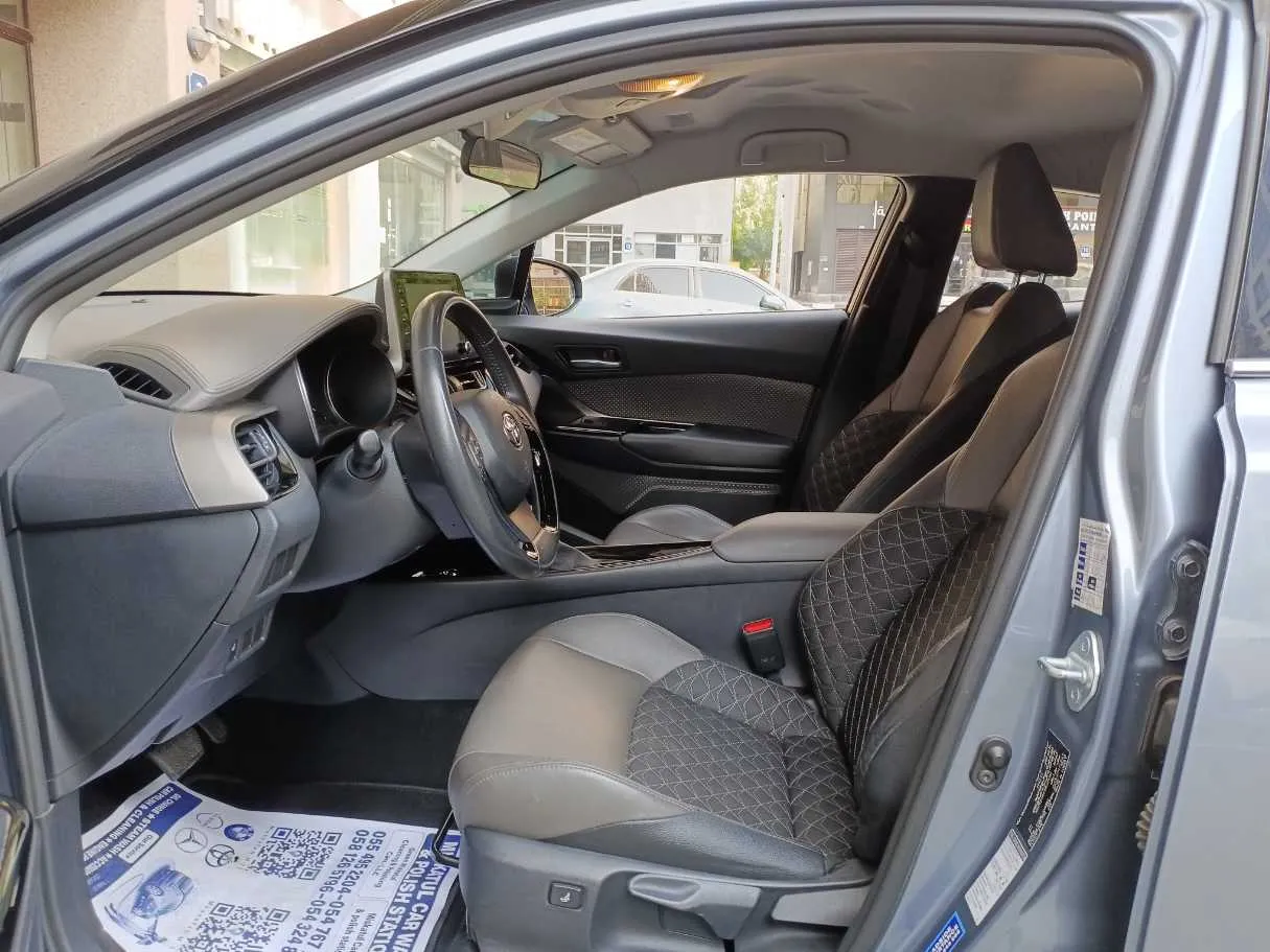 Car image 12