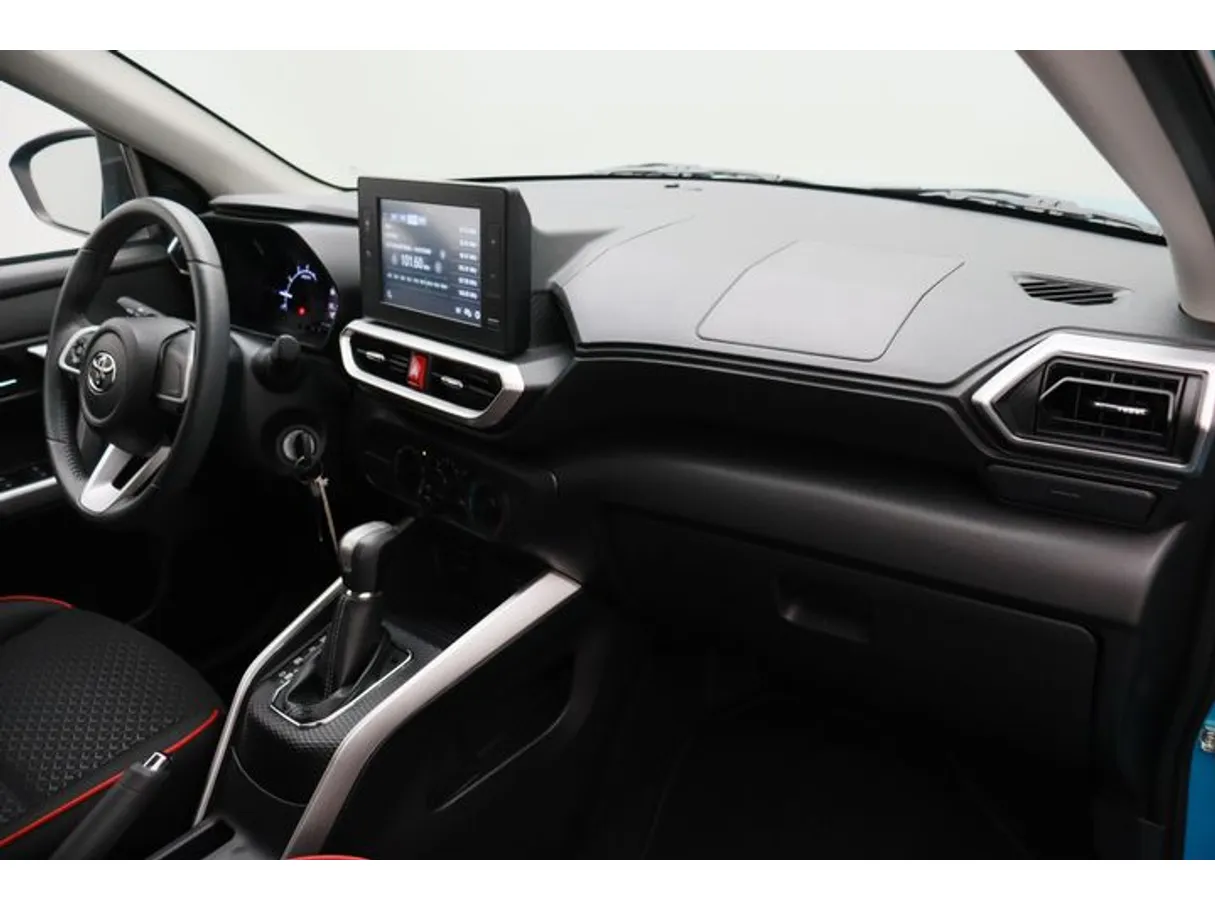 Car image 10