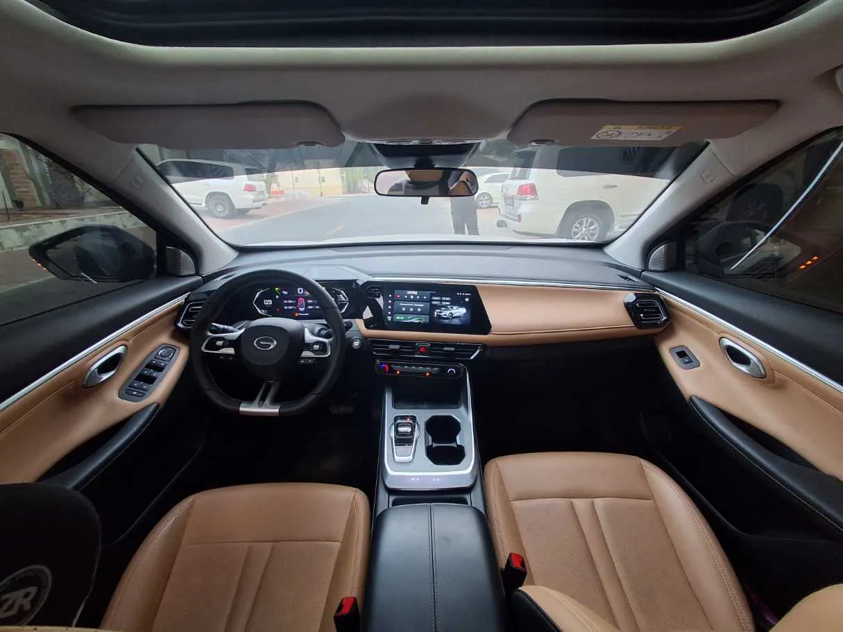 Car image 14