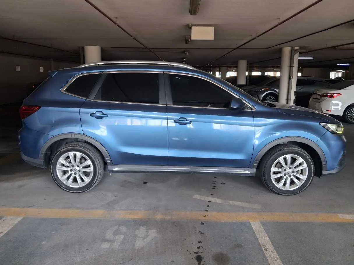 Car image 8