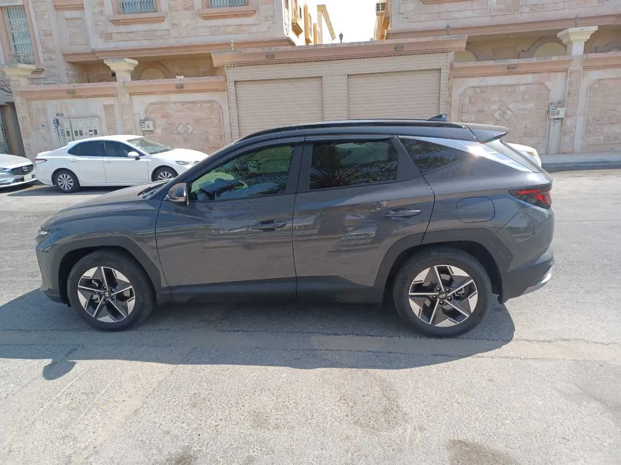 Car image 8