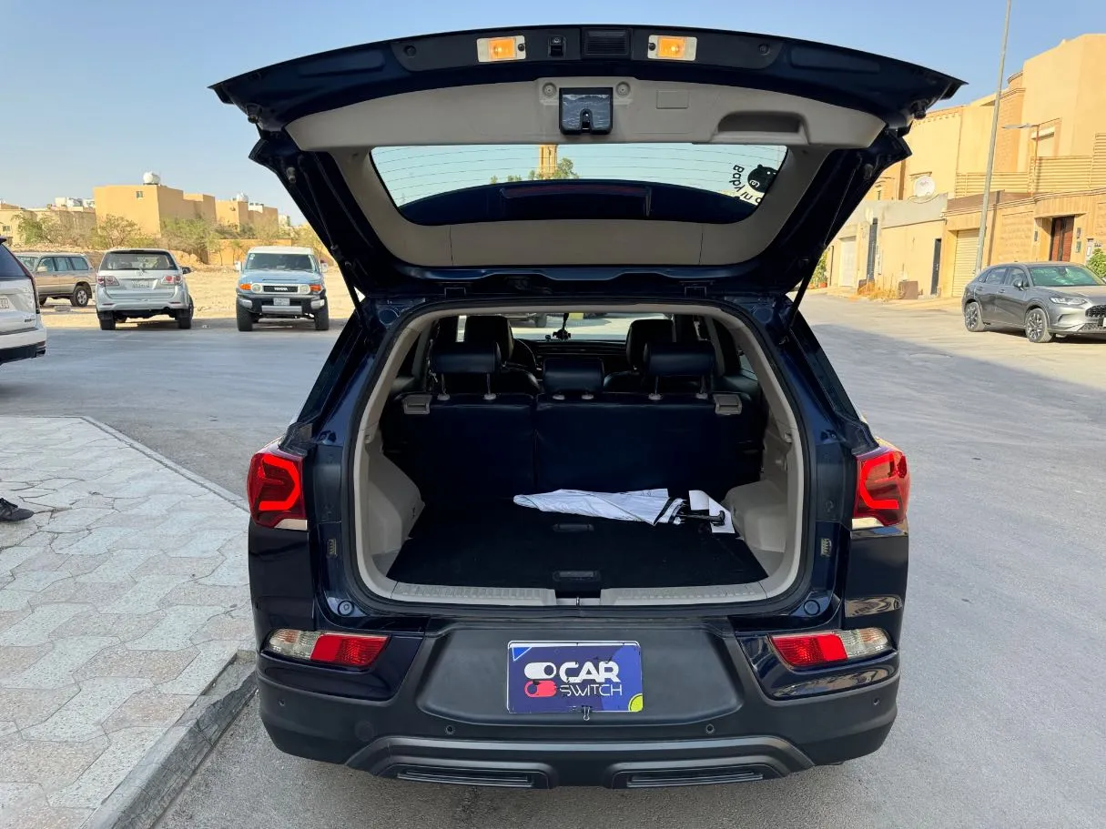 Car image 21